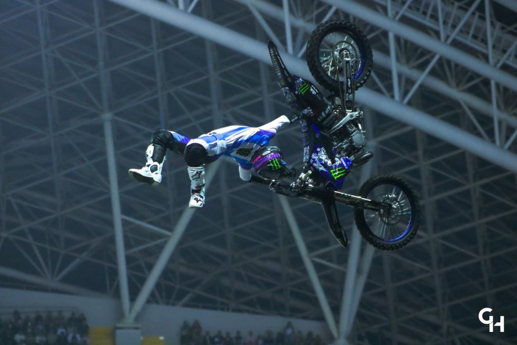 “Mincha” impacta en su debut y se lleva la corona de X-Knights 2025
